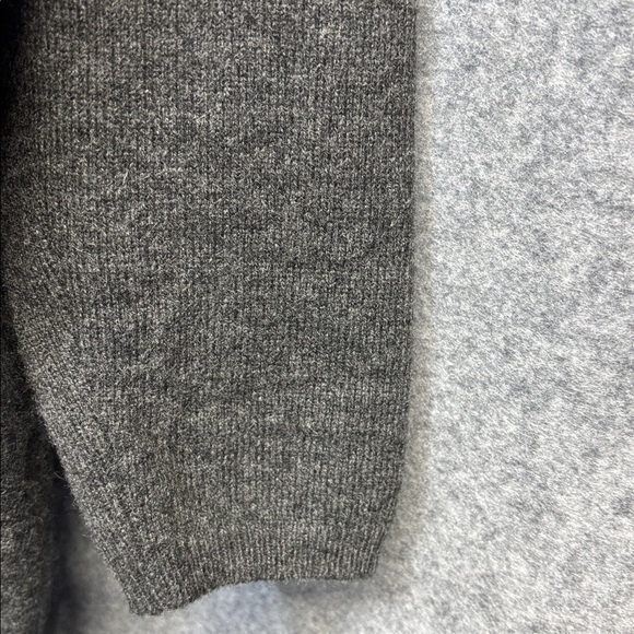 Eric Bompard Pure Cashmere Charcoal V-Neck long sleeve Sweater M - Picture 3 of 10